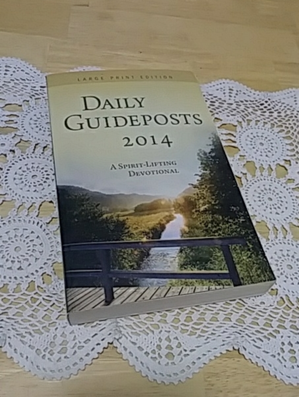 Daily Guideposts Bible Devotionals, Large Print Daily Guideposts 2014